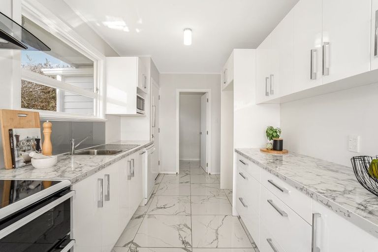 Photo of property in 18 Beazley Avenue, Paparangi, Wellington, 6037