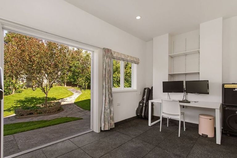 Photo of property in 157 Hackthorne Road, Cashmere, Christchurch, 8022