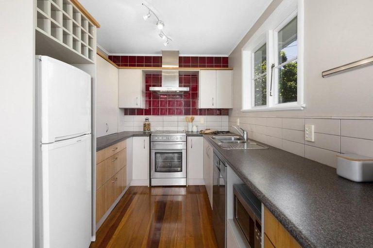 Photo of property in 19 Hiwi Crescent, Titahi Bay, Porirua, 5022