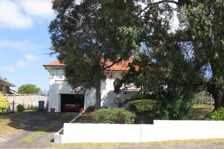 Photo of property in 37 Pupuke Road, Birkenhead, Auckland, 0627