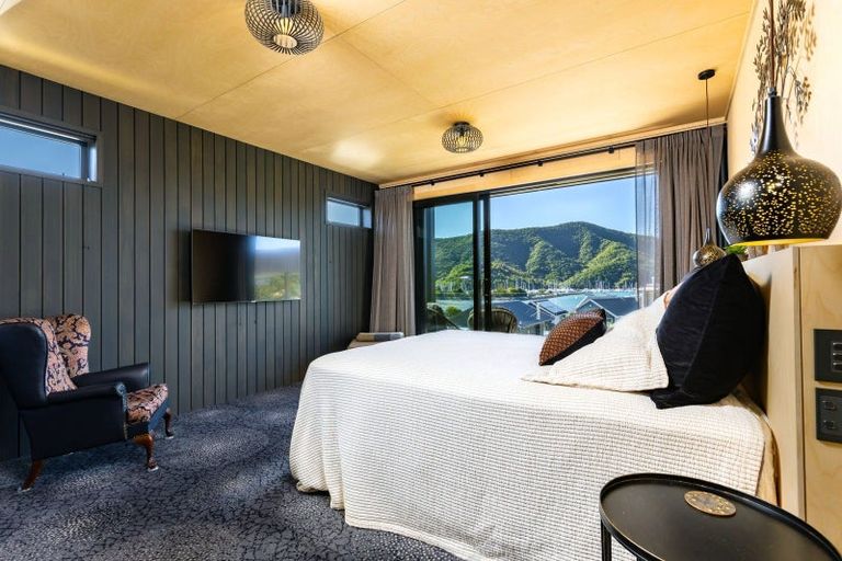 Photo of property in 2 Whaitere Place, Waikawa, Picton, 7220