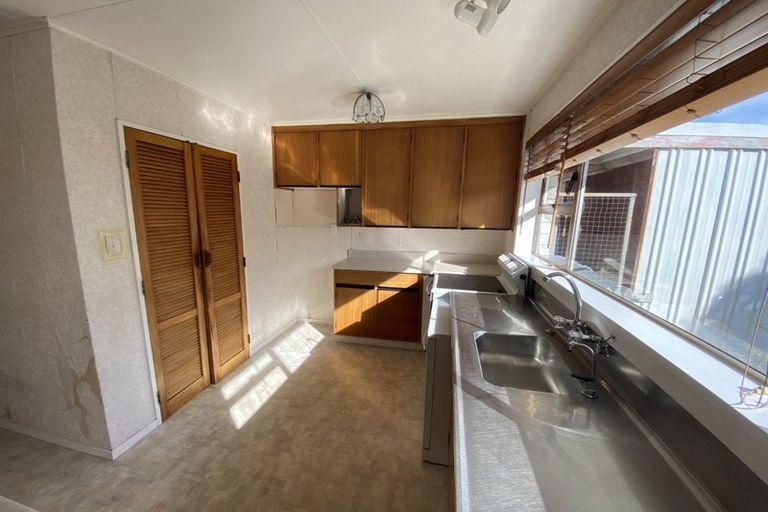 Photo of property in 9 Raglan Avenue, Cloverlea, Palmerston North, 4412