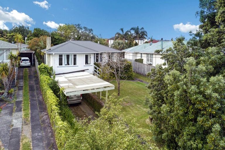 Photo of property in 8 Coniston Avenue, Te Atatu South, Auckland, 0610