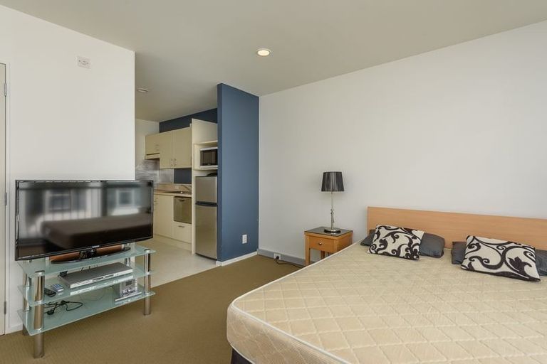 Photo of property in Terrace Heights Apartments, 2/163p The Terrace, Wellington Central, Wellington, 6011