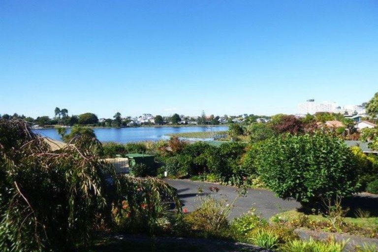 Photo of property in 130 Lake Crescent, Hamilton Lake, Hamilton, 3204