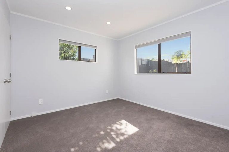 Photo of property in 1/10 Aronia Way, Goodwood Heights, Auckland, 2105