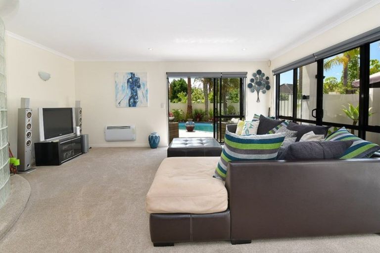 Photo of property in 8 Hobie Court, West Harbour, Auckland, 0618