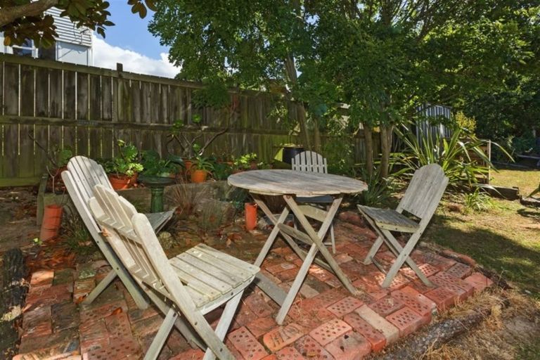 Photo of property in 2 Bedford Street, Cannons Creek, Porirua, 5024