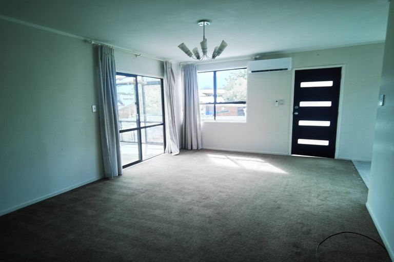 Photo of property in 35 Nile Road, Kelston, Auckland, 0602