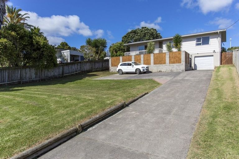 Photo of property in 12 Makiri Street, Helensville, 0800