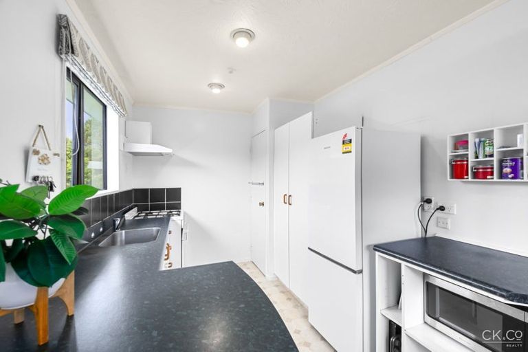 Photo of property in 180 Holborn Drive, Stokes Valley, Lower Hutt, 5019