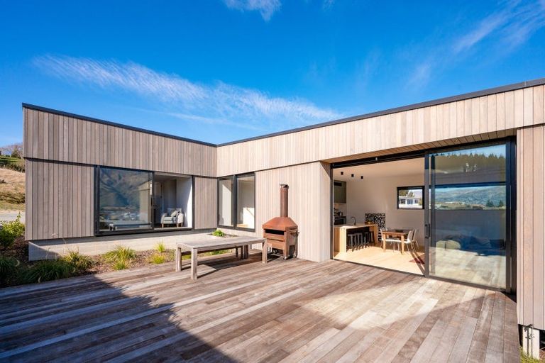 Photo of property in 6 Akitu Rise, Wanaka, 9305