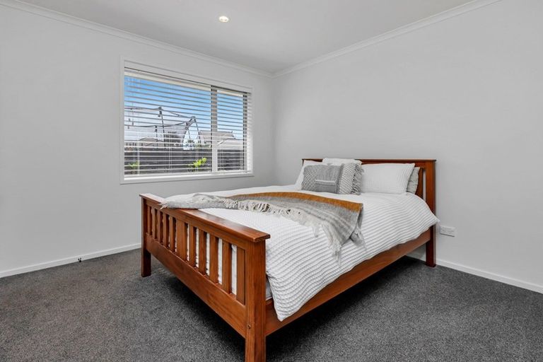 Photo of property in 10 Ngatiti Place, One Tree Point, 0118