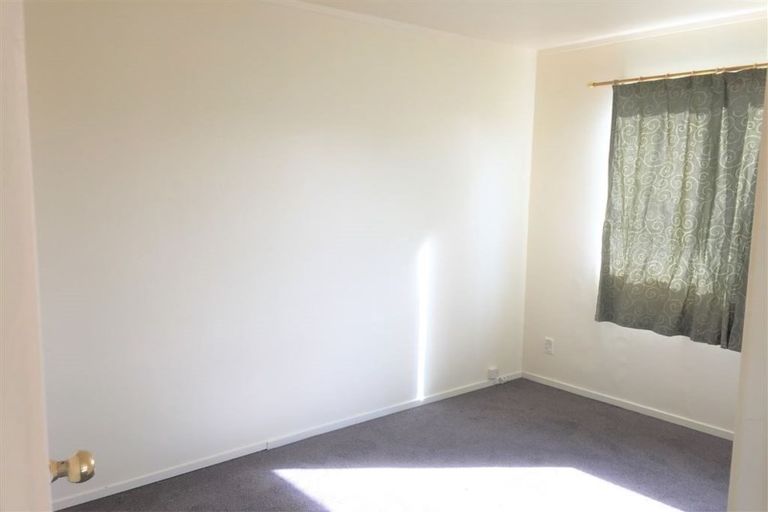 Photo of property in 2a Colchester Crescent, Newlands, Wellington, 6037