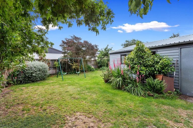 Photo of property in 21 Defoe Place, Waltham, Christchurch, 8023