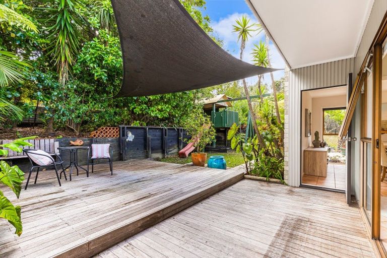 Photo of property in 211 Glamorgan Drive, Torbay, Auckland, 0630