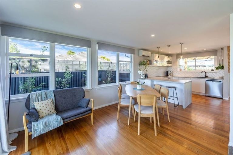 Photo of property in 28 Clipper Place, Redwood, Christchurch, 8051