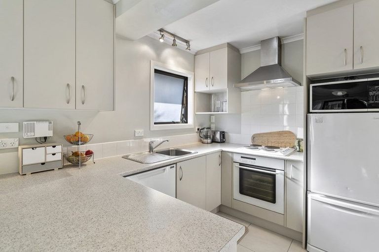 Photo of property in 264a Sunset Road, Windsor Park, Auckland, 0632