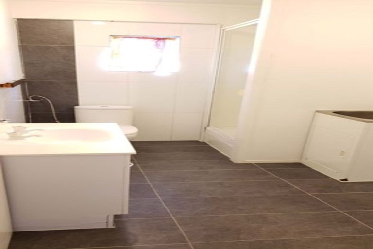 Photo of property in 6 Chevron Place, Castor Bay, Auckland, 0620