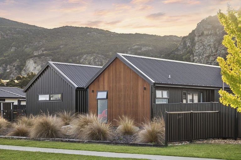 Photo of property in 54 Sherwin Avenue, Albert Town, Wanaka, 9305