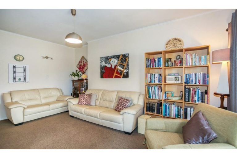 Photo of property in 2/101a Clevedon Road, Papakura, 2110