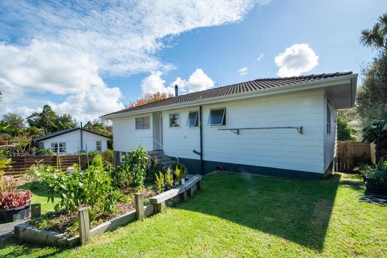 Photo of property in 3 Dallow Place, Henderson, Auckland, 0612