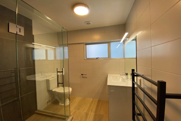 Photo of property in 32a Tirimoana Road, Te Atatu South, Auckland, 0602