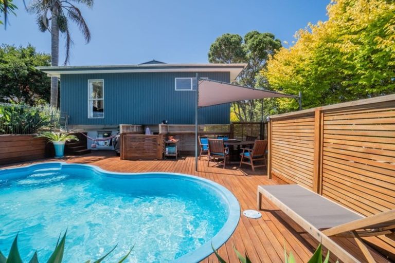 Photo of property in 1 John Downs Drive, Browns Bay, Auckland, 0630