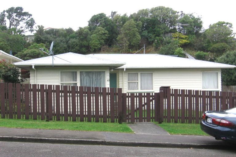 Photo of property in 48 Batchelor Street, Newlands, Wellington, 6037