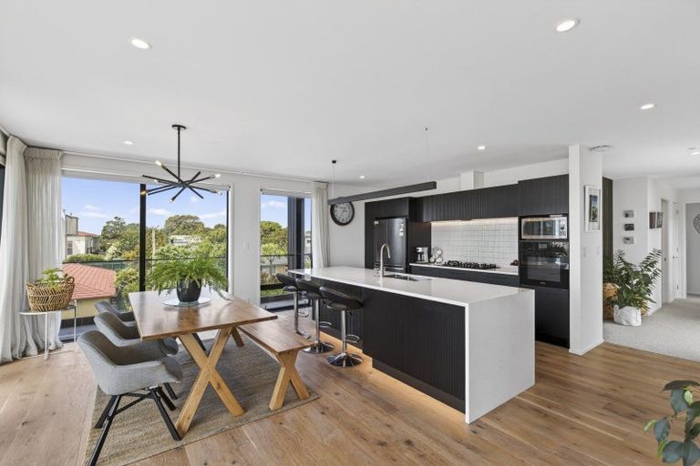 Photo of property in 8 Kowhai Street, Strandon, New Plymouth, 4312