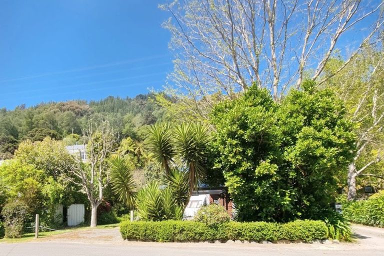 Photo of property in 9 Milton Terrace, Picton, 7220
