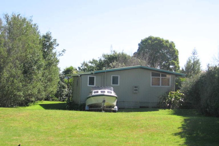 Photo of property in 8 Hardy Place, Cooks Beach, Whitianga, 3591