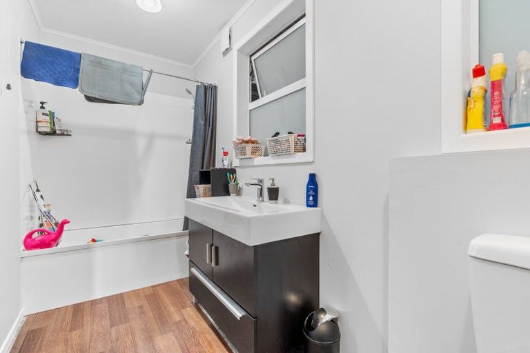 Photo of property in 270 High Street South, Carterton, 5713