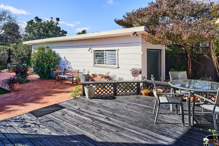 Photo of property in 20 Whites Line West, Woburn, Lower Hutt, 5010