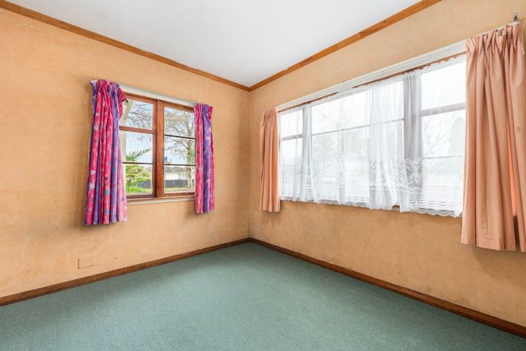 Photo of property in 2 Hobson Place, Takaro, Palmerston North, 4412