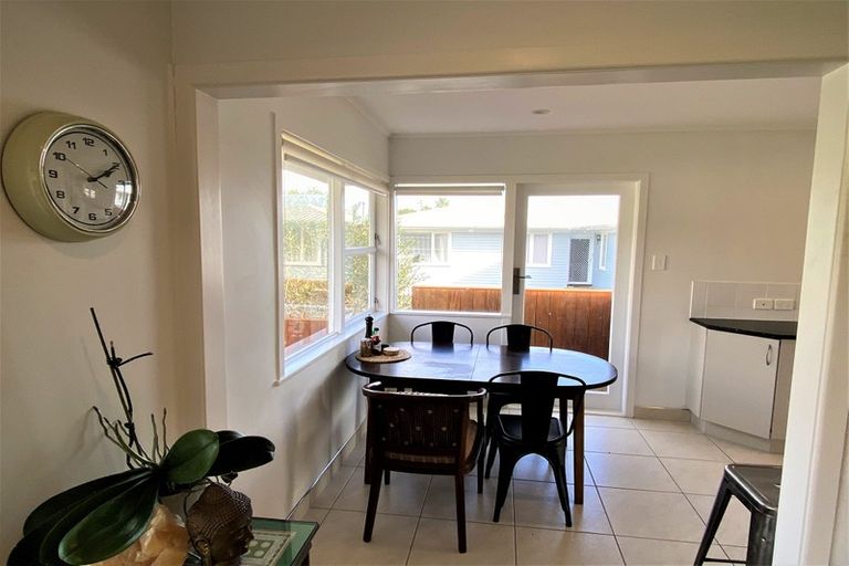 Photo of property in 41 Farquhar Road, Glendene, Auckland, 0602