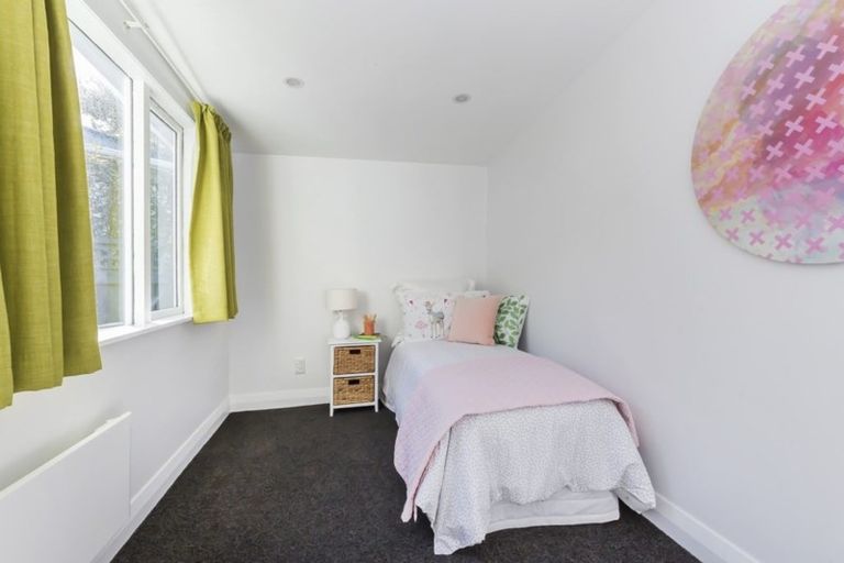 Photo of property in 203 Sutherland Road, Lyall Bay, Wellington, 6022