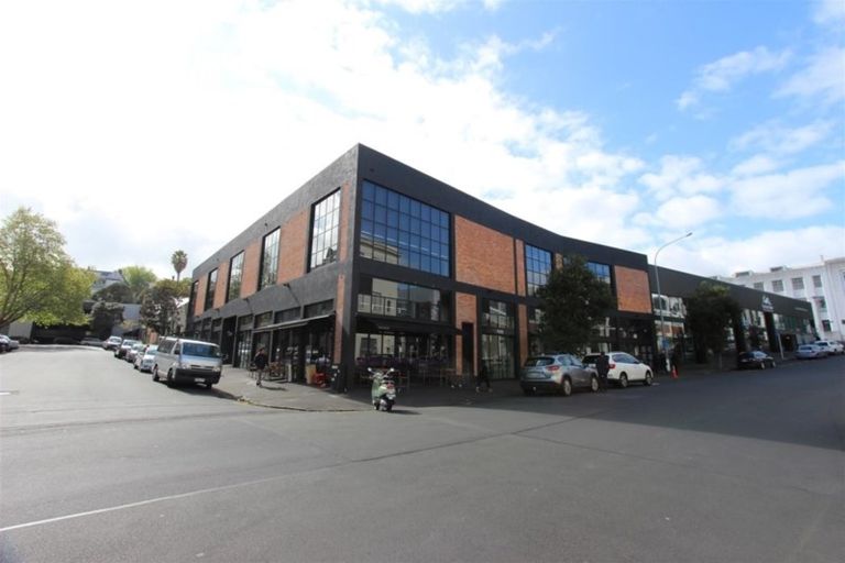 Photo of property in 1 Davy Street, Carterton, 5713