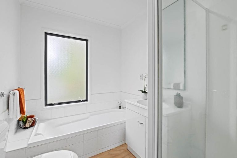 Photo of property in 7a Erica Road, Sunnynook, Auckland, 0620