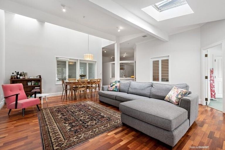 Photo of property in The Villas, 3/33 Hobson Street, Thorndon, Wellington, 6011