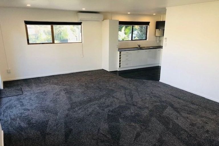 Photo of property in 1/43 Seaton Road, Murrays Bay, Auckland, 0630