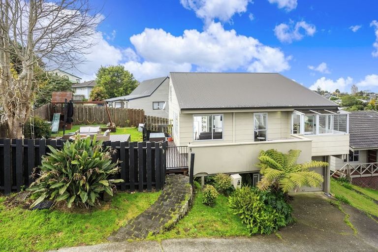Photo of property in 1/28 Glen Vista Place, Bayview, Auckland, 0629