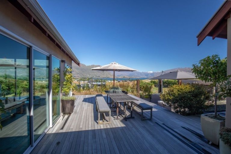 Photo of property in 1 Peak View Ridge, Wanaka, 9305