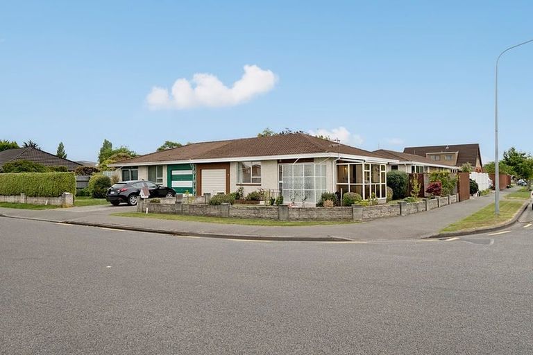 Photo of property in 2/10 Nyoli Street, Northcote, Christchurch, 8052