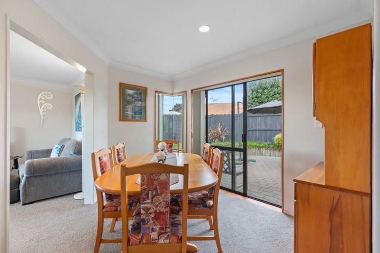 Photo of property in 2 Burnt Oak Drive, Pyes Pa, Tauranga, 3112