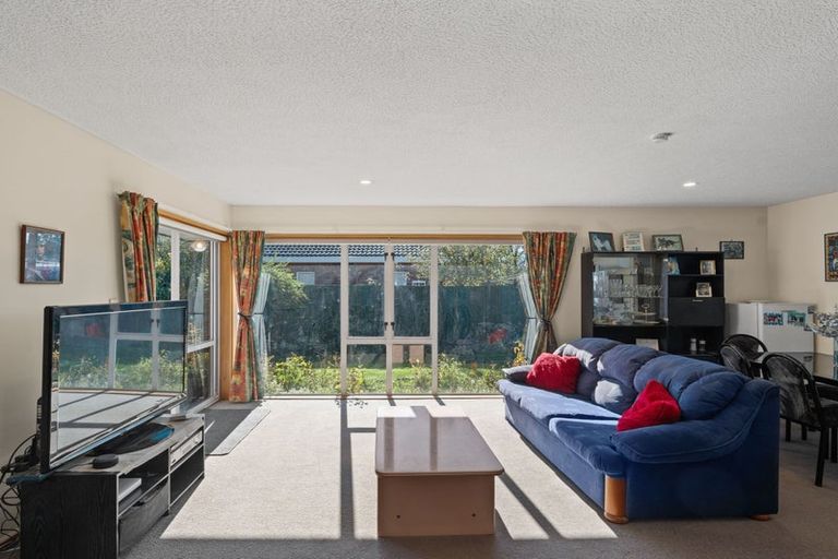 Photo of property in 2/356 Yaldhurst Road, Russley, Christchurch, 8042