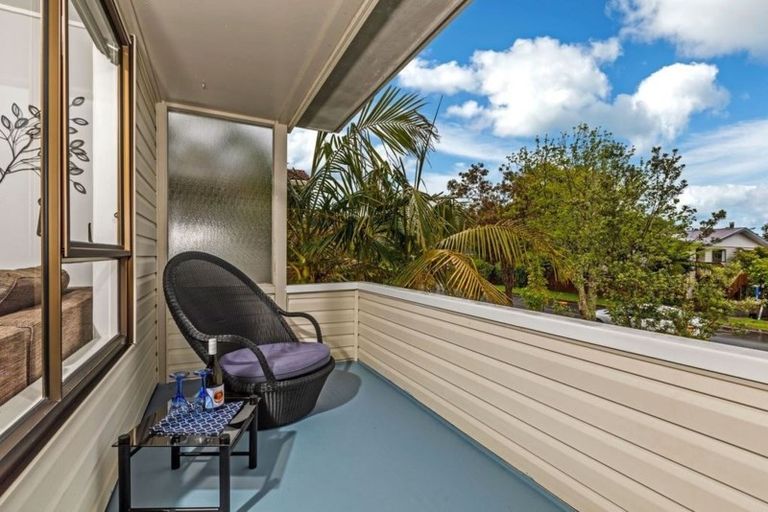 Photo of property in 1/6 Reynolds Place, Torbay, Auckland, 0630