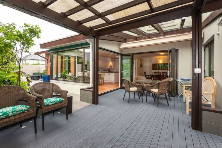 Photo of property in 22 Helmores Lane, Merivale, Christchurch, 8014