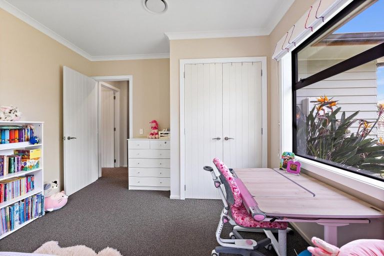 Photo of property in 11 Links Drive, Waiwhakaiho, New Plymouth, 4312