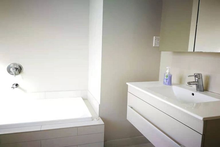 Photo of property in 34 Lavery Place, Sunnynook, Auckland, 0632